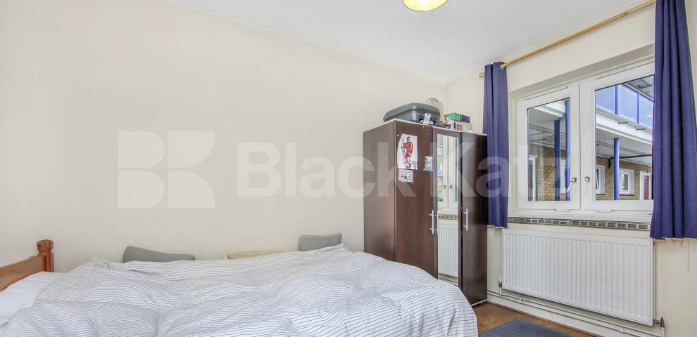 			NEW INSTRUCTION , 4 Bedroom, 1 bath, 1 reception Apartment			 Burbage Close , Borough/London Bridge